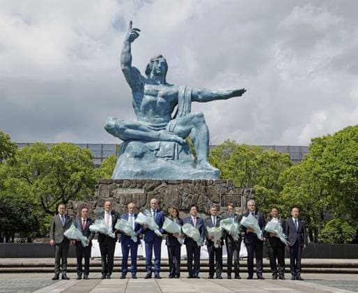 Bilder des Jahres 2023, News 05 Mai News Themen der Woche KW19 News Bilder des Tages G-7 health ministers in Nagasaki Health ministers from the Group of Seven advanced economies and other dignitaries, including the mayor of Nagasaki and the prefectural governor, stand in front of the Peace Statue at the Nagasaki Peace Park in Nagasaki on May 14, 2023, ahead of a flower offering for victims of the 1945 U.S. atomic bombing. A two-day meeting of G-7 health ministers concluded the same day in the southwestern Japan city.  A14AA0001443647P