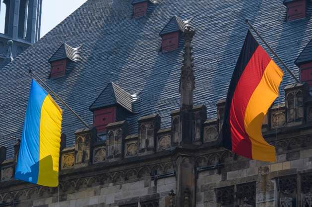 Charlemagne Prize Aachen Award of the International Charlemagne Prize of Aachen to Volodymyr Selenskyi and the Ukrainian people, Aachen City Hall with Ukrainian and German flag Aachen Aachen City Hall North Rhine Westphalia Germany Copyright: xChristopherxNeundorfx