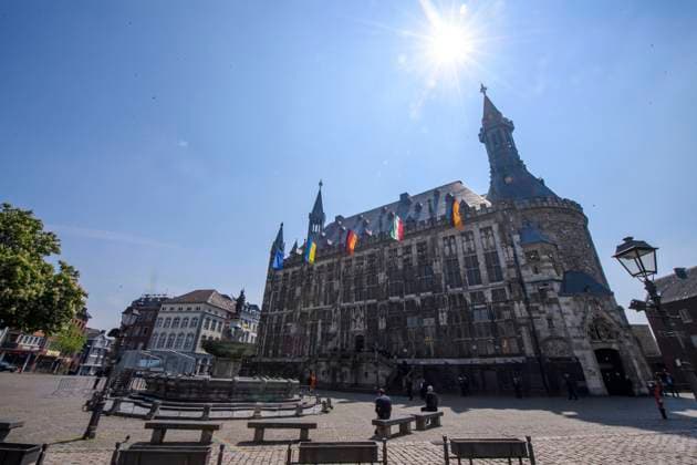 Charlemagne Prize Aachen Award of the International Charlemagne Prize of Aachen to Volodymyr Selenskyi and the Ukrainian people, Empty and cordoned off town hall square in the midday sun, Aachen Aachen town hall North Rhine Westphalia Germany Copyright: xChristopherxNeundorfx
