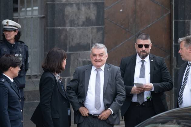 Karlspreisverleihung in Aachen am 14. Mai 2023. Innenminister von NRW Herbert Reul trifft ein. GERMANY - AACHEN - KARLSPREIS