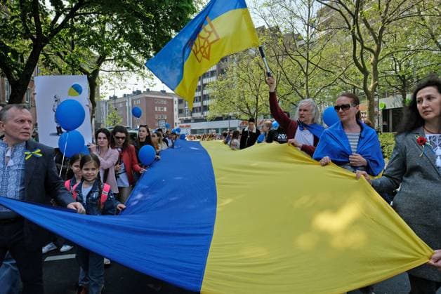 Solidarity Demonstration Ukraine Aachen, 14 05 2023 Demonstration and rally for the Charlemagne Prize 2023 to Volodymyr Selenskyj and the Ukrainian people AachenStandsWithUkraine demonstrators with 100 m long banner in the national colors of Ukraine Aachen city center NRW Germany