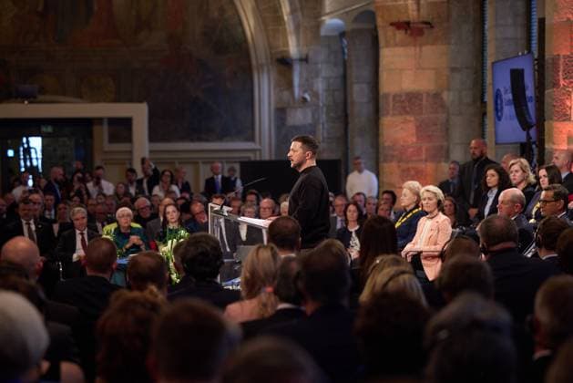 News Bilder des Tages Ukrainian President and laureate Volodymyr Zelensky speaks at the award ceremony of the Charlemagne Prize for Services to European Unity on May 14, 2023 in the Coronation Hall in Aachen, Germany. The President of Ukraine Volodymyr Zelensky and the people of his country are awarded the International Charlemagne Prize in Aachen on Sunday, May 14.  GRM2023051438