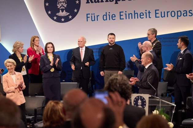 Ukrainian President and laureate Volodymyr Selensky (C-R) receives applause from the audience during the award ceremony of the Charlemagne Prize for Services to European Unity on May 14, 2023 in the Coronation Hall in Aachen, Germany. The President of Ukraine Volodymyr Zelensky and the people of his country are awarded the International Charlemagne Prize in Aachen on Sunday, May 14..  GRM2023051446