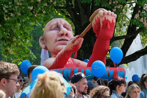 Solidarity Demonstration Ukraine Aachen, 14 05 2023 Demonstration and rally for Charlemagne Prize 2023 to Volodymyr Selenskyj and Ukrainian people AachenStandsWithUkraine Demonstrators in front of papier mache sculpture Putins bloodbath Slogans Together against Russian imperialism Stop Putins bloodbath Aachen city center NRW Germany
