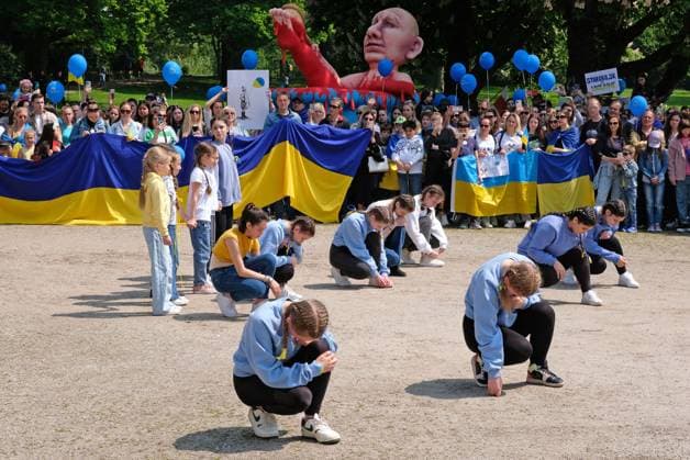 Solidarity Demonstration Ukraine Aachen, 14 05 2023 Demonstration and rally for the Charlemagne Prize 2023 to Volodymyr Selenskyj and the Ukrainian people AachenStandsWithUkraine Dance performance by young Ukrainian women Aachen city center NRW Germany