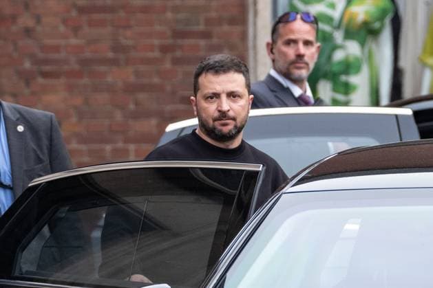 Karlspreisverleihung in Aachen am 14. Mai 2023. Der ukrainische Praesident Wolodymyr Selenskyj steigt in seinen Wagen. GERMANY - AACHEN - KARLSPREIS