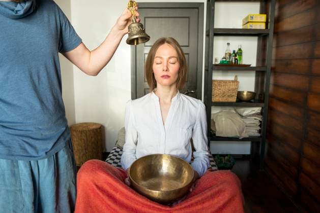Tibetan singing bowls and bell in sound therapy in spa center Tibetan singing bowl in sound therapy ,model released, Symbolfoto Copyright: xZoonar.com Aleksey_Semykinx+7(996)4187859x 19874852 ,model released, Symbolfoto ,property released