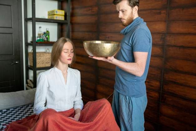 Tibetan singing bowls in sound therapy in spa center Tibetan singing bowl in sound therapy ,model released, Symbolfoto Copyright: xZoonar.com Aleksey_Semykinx+7(996)4187859x 19874622 ,model released, Symbolfoto ,property released