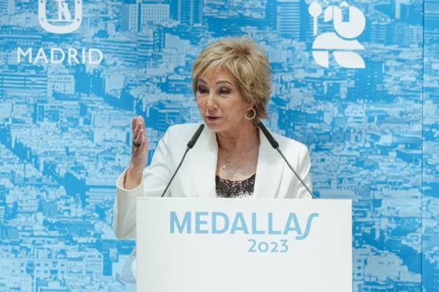 May 15, 2023, Madrid, Spain: Presenter Ana Rosa Quintana attends during the delivery of Madrid s medals of Honor and medals, at the Palacio de Cibeles, in Madrid. Madrid Spain - ZUMAs197 20230515_zaa_s197_048 Copyright: xAtilanoxGarciax