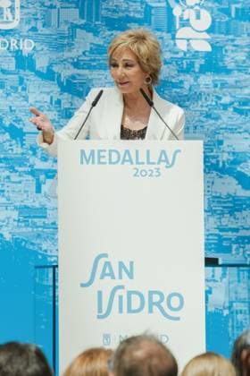 Entertainment Bilder des Tages May 15, 2023, Madrid, Spain: Presenter Ana Rosa Quintana attends during the delivery of Madrid s medals of Honor and medals, at the Palacio de Cibeles, in Madrid. Madrid Spain - ZUMAs197 20230515_zaa_s197_052 Copyright: xAtilanoxGarciax