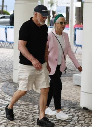 May 15, 2023, Cannes, CoÂ te d Azur, France: HELEN MIRREN and her husband TAYLOR HACKFORD are spotted on La Croisette in Cannes on the eve of Opening Ceremony of the 76th annual Cannes Film Festival in Cannes, France Cannes France - ZUMAc179 20230515_zep_c179_102 Copyright: xMickaelxChavetx