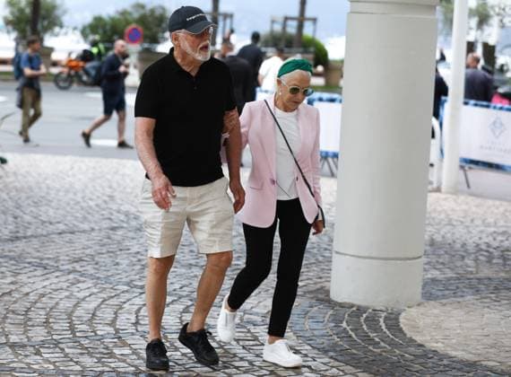 May 15, 2023, Cannes, CoÂ te d Azur, France: HELEN MIRREN and her husband TAYLOR HACKFORD are spotted on La Croisette in Cannes on the eve of Opening Ceremony of the 76th annual Cannes Film Festival in Cannes, France Cannes France - ZUMAc179 20230515_zep_c179_105 Copyright: xMickaelxChavetx