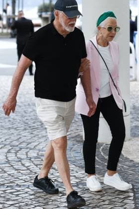 May 15, 2023, Cannes, CoÂ te d Azur, France: HELEN MIRREN and her husband TAYLOR HACKFORD are spotted on La Croisette in Cannes on the eve of Opening Ceremony of the 76th annual Cannes Film Festival in Cannes, France Cannes France - ZUMAc179 20230515_zep_c179_104 Copyright: xMickaelxChavetx