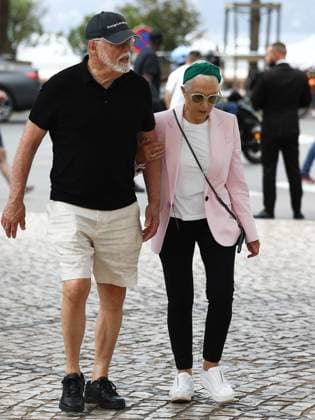 May 15, 2023, Cannes, CoÂ te d Azur, France: HELEN MIRREN and her husband TAYLOR HACKFORD are spotted on La Croisette in Cannes on the eve of Opening Ceremony of the 76th annual Cannes Film Festival in Cannes, France Cannes France - ZUMAc179 20230515_zep_c179_106 Copyright: xMickaelxChavetx