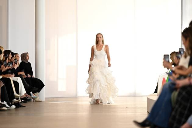 Entertainment Themen der Woche KW20 Entertainment Bilder des Tages AAFW FASHION WEEK SYDNEY, Australian model Gemma Ward presents creations by Aje during Australian Fashion Week 2023 at the Sydney Modern in Sydney, Tuesday, May 16, 2023. ( NO ARCHIVING, EDITORIAL USE ONLY, NO USE IN BOOKS WITHOUT CONSENT SYDNEY NSW AUSTRALIA  Copyright: xDANxHIMBRECHTSx 20230516001798436150