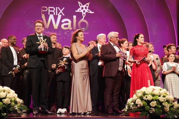 47 Prix Walo 2023 Federal Councillor Albert Rösti with the award winners and contributors at the closing picture on stage Award of the 47 Prix Walo for the years 2020 2022 on 14 05 2023 at the SRF television studios Zurich, Switzerland