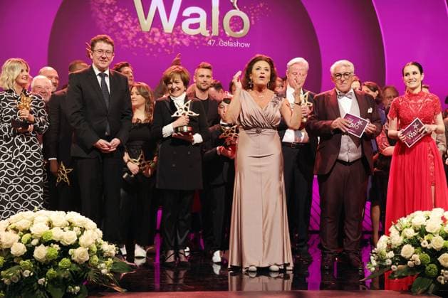47 Prix Walo 2023 Federal Councillor Albert Rösti with the award winners and contributors at the closing picture on stage Award of the 47 Prix Walo for the years 2020 2022 on 14 05 2023 at the SRF television studios Zurich, Switzerland