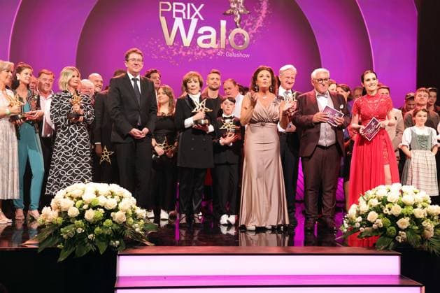 47 Prix Walo 2023 Federal Councillor Albert Rösti with the award winners and contributors at the closing picture on stage Award of the 47 Prix Walo for the years 2020 2022 on 14 05 2023 at the SRF television studios Zurich, Switzerland