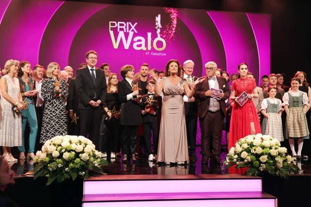 47 Prix Walo 2023 Federal Councillor Albert Rösti with the award winners and contributors at the closing picture on stage Award of the 47 Prix Walo for the years 2020 2022 on 14 05 2023 at the SRF television studios Zurich, Switzerland