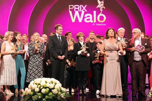 47 Prix Walo 2023 Federal Councillor Albert Rösti with the award winners and contributors at the closing picture on stage Award of the 47 Prix Walo for the years 2020 2022 on 14 05 2023 at the SRF television studios Zurich, Switzerland