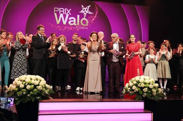 47 Prix Walo 2023 Federal Councillor Albert Rösti with the award winners and contributors at the closing picture on stage Award of the 47 Prix Walo for the years 2020 2022 on 14 05 2023 at the SRF television studios Zurich, Switzerland