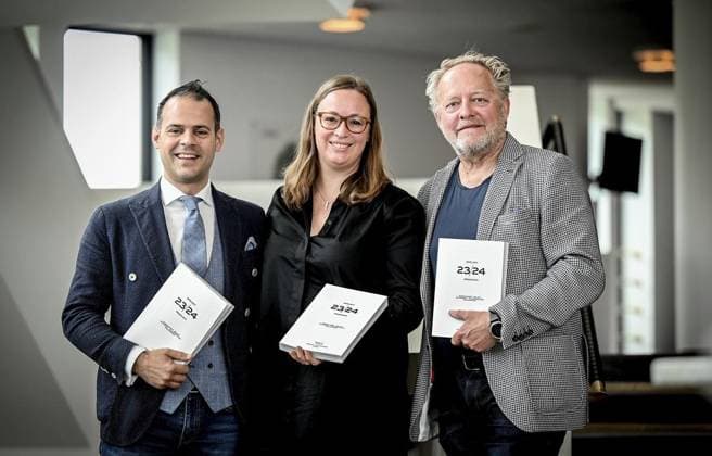 <p> Andrea Sanguineti, Generalmusikdirektor des Aalto-Musiktheaters Essen und der Essener Philharmoniker, Merle Fahrholz, Intendantin des Aalto-Musiktheaters und der Essener Philharmoniker und Ballettchef Ben Van Cauwenbergh, von links, stehen am Dienstag, den 16. Mai 2023 im Aalto-Thaeter. Spielzeit-Pressekonferenz 2023 2024 des Aalto-Musiktheaters, der Essener Philharmoniker und des Aalto Ballett Essen Deutschland NRW Essen Copyright: KerstinxKokoska
