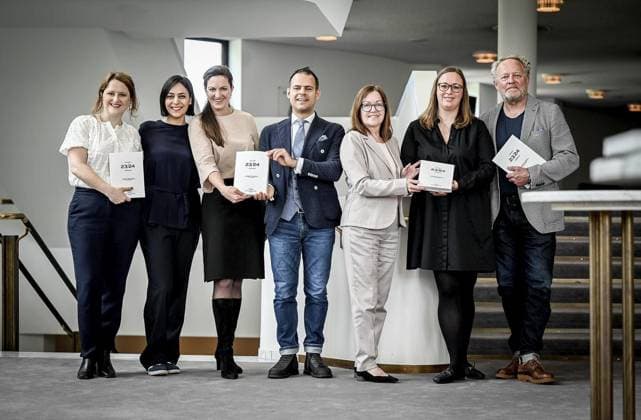 <p>Christina Zintl und Selen Kara, Intendantinnen Schauspiel Essen, Marie Babette Nierenz, künstlerische Leiterin Theater und Philharmonie Essen, Andrea Sanguineti, Generalmusikdirektor des Aalto-Musiktheaters Essen und der Essener Philharmoniker, Karin Müller, Geschäftsführerin Theater und Philharmonie Essen GmbH, Merle Fahrholz, Intendantin des Aalto-Musiktheaters und der Essener Philharmoniker und Ballettchef Ben Van Cauwenbergh, von links, stehen am Dienstag, den 16. Mai 2023 im Aalto-Thaeter. Spielzeit-Pressekonferenz 2023 2024 des Aalto-Musiktheaters, d Copyright: KerstinxKokoska doc7q8776wbkhg2ofgjdni ,EDITORIAL USE ONLY