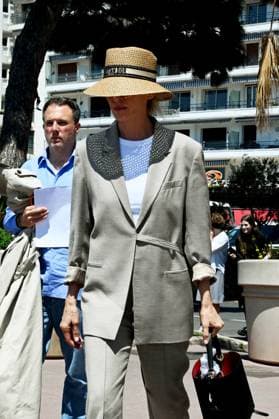 76th Cannes Film Festival 2023, Uma Thurman and son Levon Roan Thurman-Hawke arrive at the beach of the Martinez hotel Pictured: Uma Thurman  Copyright: xEmanuelexMangiarottix xipa-agencx xPoolxPhotoxEventsx01x IPA_IPA37967765