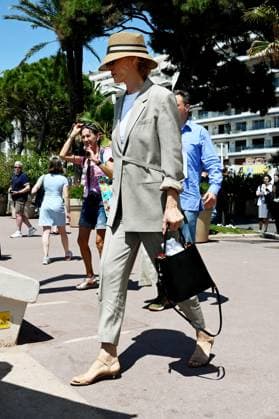 76th Cannes Film Festival 2023, Uma Thurman and son Levon Roan Thurman-Hawke arrive at the Martinez hotel beach Pictured: Uma Thurman  Copyright: xEmanuelexMangiarottix xipa-agencx xPoolxPhotoxEventsx01x IPA_IPA37967789
