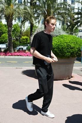 76th Cannes Film Festival 2023, Uma Thurman and son Levon Roan Thurman-Hawke arrive at the beach of the Martinez hotel Pictured: Uma Levon Roan Thurman-Hawke  Copyright: xEmanuelexMangiarottix xipa-agencx xPoolxPhotoxEventsx01x IPA_IPA37967837