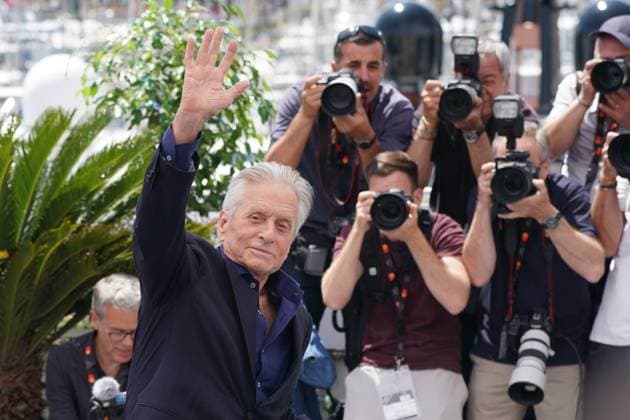 Internationale Filmfestspiele von Cannes - Photocall zur Goldenen Ehrenpalme für Michael Douglas CELEBRITES : 76 eme festival de Cannes - Photocall de Michael Douglas - Cannes - 16 05 2023 NorbertScanella Panoramic 