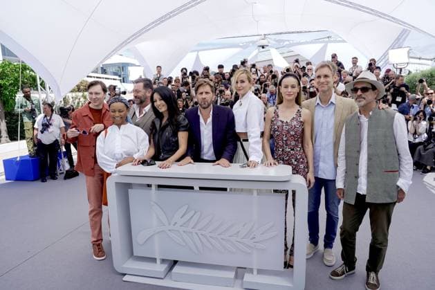76eme Festival International du Film de Cannes. Photocall avec le jury 76th International Cannes Film Festival. Photocall with jury members 291919 2023-05-16 Cannes France Ostlund, Ruben; Larson, Brie; Dano, Paul; MÃ nochet, Denis; Rahimi, Atiq; Szifron, Damian; Ducournau, Julia; Nyoni, Rungano; Touzani, Maryam  Copyright: xSergexArnalx xStarfacex STAR_291919_010