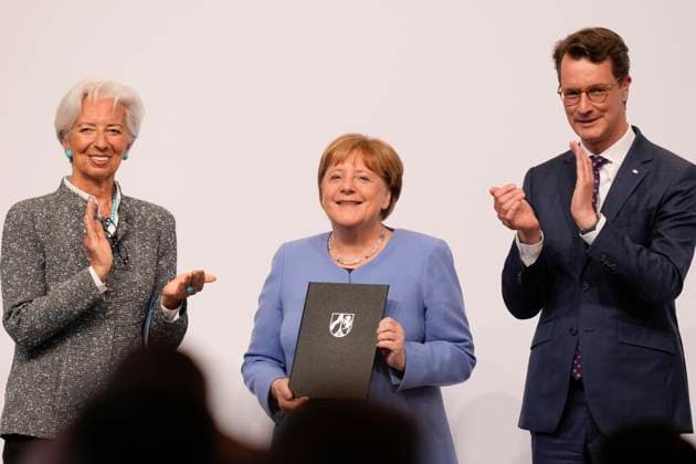 Award of the State Prize NRW to Angela Merkel Angela Merkel, Chancellor a D together with ECB President Christine Lagarde and NRW State President Hendrik Wuest on stage at the award ceremony of the State Prize 2023 of the State of North Rhine Westphalia in the Flora in Cologne, 16 05 2023, Cologne, Cologne North Rhine Westphalia