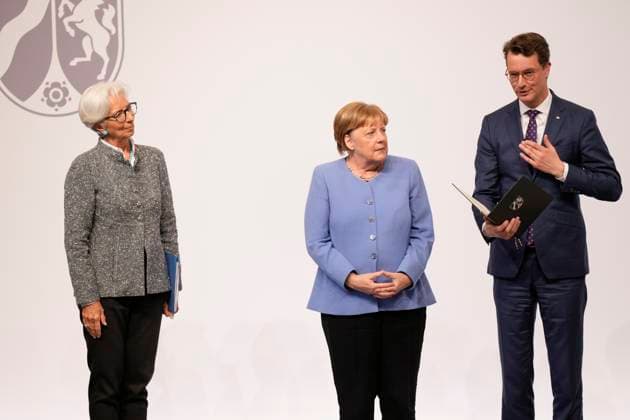 Award NRW State Prize to Angela Merkel Prime Minister of the State of North Rhine-Westphalia Hendrik Wuest awards Angela Merkel Chancellor a D the S State Prize 2023 of the State of North Rhine-Westphalia in the Flora in Cologne ,16 05 2023, Cologne, Cologne North Rhine-Westphalia