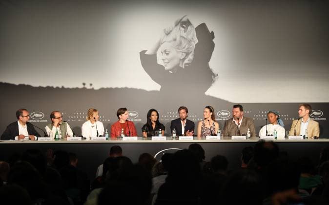76eme Festival International du Film de Cannes. Conference de presse avec le jury 76th International Cannes Film Festival. Press conference with jury members 291920 2023-05-16 Nyoni, Rungano; Dano, Paul; Ducournau, Julia; Ostlund, Ruben; Rahimi, Atiq; Touzani, Maryam; Larson, Brie; Szifron, Damian  Copyright: xIvankaxVoisinx xStarfacex STAR_291920_011