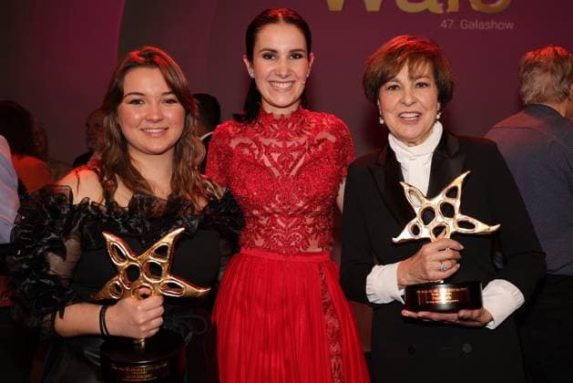 Joya Marleen, Cloe Maria Salzgeber and Paola Felix Prix Walo 2023 Joya Marleen, Cloe Maria Salzgeber and Paola Felix f l n r Awarding of the 47 Prix Walo for the years 2020 2022 on 14 05 2023 in the SRF television studios Zurich, Switzerland