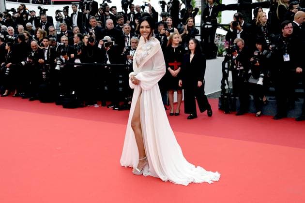 Internationale Filmfestspiele von Cannes, Eröffnung 76th Cannes Film Festival 2023, evening 1 - Opening Red Carpet, Inaugural Ceremony. In the photo Esha Gupta  Copyright: xAlbertoxTerenghix xipa-agency.nex xPoolxPhotoxEventsx01x IPA_IPA37973580