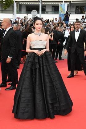 Internationale Filmfestspiele von Cannes, Eröffnung 76th Cannes Film Festival 2023, evening 1 - Opening Red Carpet, Inaugural Ceremony. In the photo Guan Xiaotong  Copyright: xAlbertoxTerenghix xipa-agency.nex xPoolxPhotoxEventsx01x IPA_IPA37973870