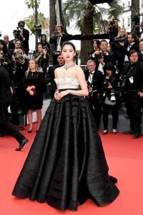Internationale Filmfestspiele von Cannes, Eröffnung 76th Cannes Film Festival 2023, evening 1 - Opening Red Carpet, Inaugural Ceremony. In the photo Guan Xiaotong  Copyright: xAlbertoxTerenghix xipa-agency.nex xPoolxPhotoxEventsx01x IPA_IPA37973887