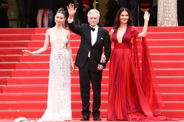 Internationale Filmfestspiele von Cannes, Eröffnung May 16, 2023, Cannes, Cote d Azur, France: CARYS ZETA DOUGLAS, MICHAEL DOUGLAS and CATHERINE ZETA-JONES attend the screening of Jeanne du Barry and Opening Ceremony red carpet for the 76th Annual Cannes Film Festival at Palais des Festivals on May 16, 2023 in Cannes, France Cannes France - ZUMAc179 20230516_zep_c179_114 Copyright: xMickaelxChavetx