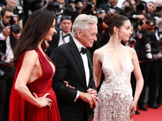 Internationale Filmfestspiele von Cannes, Eröffnung May 16, 2023, Cannes, Cote d Azur, France: CATHERINE ZETA-JONES, MICHAEL DOUGLAS and CARLYS ZETA DOUGLAS attend the screening of Jeanne du Barry and Opening Ceremony red carpet for the 76th Annual Cannes Film Festival at Palais des Festivals on May 16, 2023 in Cannes, France Cannes France - ZUMAc179 20230516_zep_c179_115 Copyright: xMickaelxChavetx