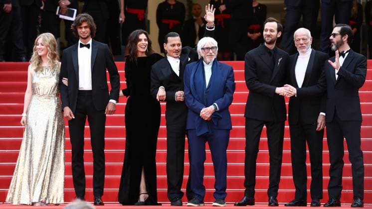 Entertainment Bilder des Tages May 16, 2023, Cannes, Cote d Azur, France: Jeanne du Barry cast and crew including director MAIWENN and actors PIERRE RICHARD and JOHNNY DEPP attend the screening of Jeanne du Barry and Opening Ceremony red carpet for the 76th Annual Cannes Film Festival at Palais des Festivals on May 16, 2023 in Cannes, France Cannes France - ZUMAc179 20230516_zep_c179_214 Copyright: xMickaelxChavetx