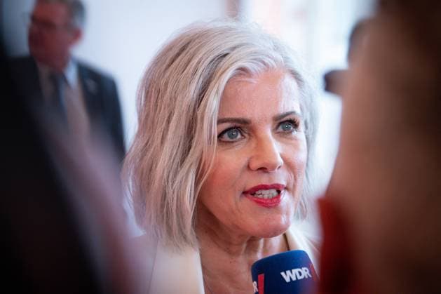 Award of the State Prize 2023 of the State of North Rhine Westphalia to the Chancellor a D Current, 16 05 2023, Cologne, presenter Birgit Schrowange on the red carpet for the award of the State Prize 2023 of the State of North Rhine Westphalia to the Chancellor a D in the Flora in Cologne Cologne North Rhine Westphalia Germany