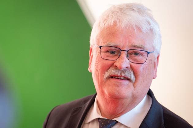 Award of the State Prize 2023 of the State of North Rhine Westphalia to the Chancellor a D Current, 16 05 2023, Cologne, Elmar Brok on the red carpet for the award of the State Prize 2023 of the State of North Rhine Westphalia to the Chancellor a D in the Flora in Cologne Cologne North Rhine Westphalia Germany