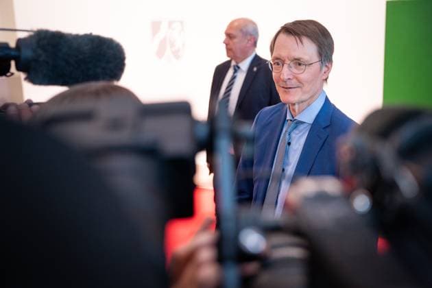Award of the State Prize 2023 of the State of North Rhine Westphalia to the Chancellor a D Current, 16 05 2023, Cologne, Federal Minister of Health Prof Karl Lauterbrach on the red carpet for the award of the State Prize 2023 of the State of North Rhine Westphalia to the Chancellor a D in the Flora in Cologne Cologne North Rhine Westphalia Germany