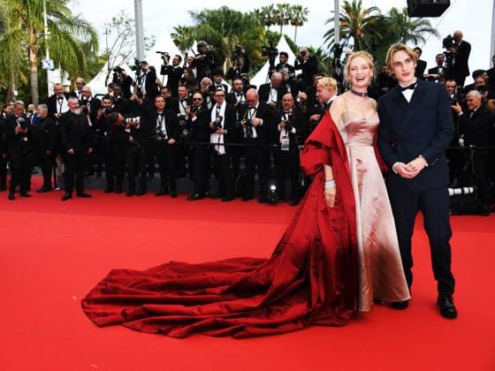 76th Cannes Film Festival 2023, evening 1 - red carpet of the film Jeanne du Barry - opening ceremony. Pictured: Uma Thurman and her Son Levon Roan Thurman-Hawke  Copyright: xSimonexComix xipa-agency.netx xPoolxPhotoxEventsx01x IPA_IPA37977913