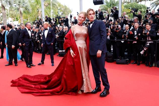 Uma Thurman with son Levon Roan Thurman Hawke at the Opening Ceremony with the premiere of the motion picture Jeanne du Barry at the Festival de Cannes 2023 76 Cannes International Film Festival at the Palais des Festivals Cannes, 16 05 2023 Foto:xD.xBedrosianx xFuturexImage