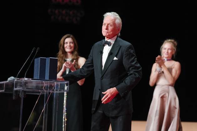 Internationale Filmfestspiele von Cannes - Michael Douglas erhält Goldenen Ehrenpalme 76e Festival International du Film de Cannes. Ceremonie d ouverture. 76th International Cannes Film festival. Opening ceremony. 291933 2023-05-16 Cannes France Douglas, Michael  Copyright: xSergexArnalx xStarfacex STAR_291933_011