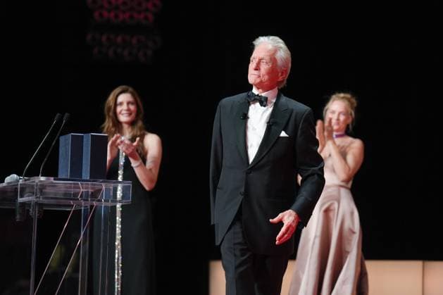 Internationale Filmfestspiele von Cannes - Michael Douglas erhält Goldenen Ehrenpalme 76e Festival International du Film de Cannes. Ceremonie d ouverture. 76th International Cannes Film festival. Opening ceremony. 291933 2023-05-16 Cannes France Douglas, Michael  Copyright: xSergexArnalx xStarfacex STAR_291933_013