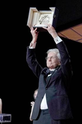 Internationale Filmfestspiele von Cannes - Michael Douglas erhält Goldenen Ehrenpalme 76e Festival International du Film de Cannes. Ceremonie d ouverture. Palme d honneur. 76th International Cannes Film festival. Opening ceremony. Life achievment award 291933 2023-05-16 Cannes France Douglas, Michael  Copyright: xSergexArnalx xStarfacex STAR_291933_034